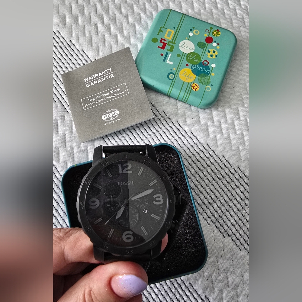 Fossil Black Men's Watch with Decorative Tin